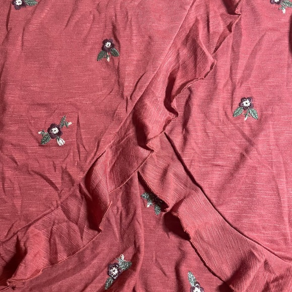 Francesca’s Floral Blouse - Picture 9 of 10